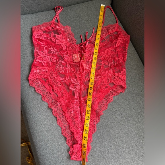 Victoria's Secret Vintage Gold Label Red Lace lingerie Size L NWT - Picture 9 of 10